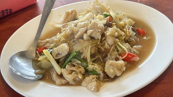 不小心走進的驚喜！快炒香氣滿滿，出餐速度超快，不知道吃什麼就