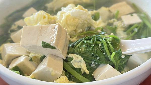 不小心走進的驚喜！快炒香氣滿滿，出餐速度超快，不知道吃什麼就