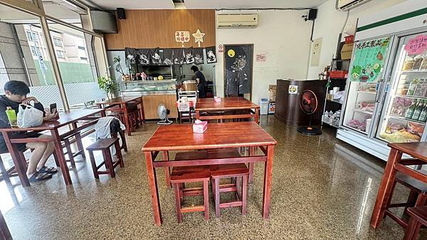 不小心走進的驚喜！快炒香氣滿滿，出餐速度超快，不知道吃什麼就