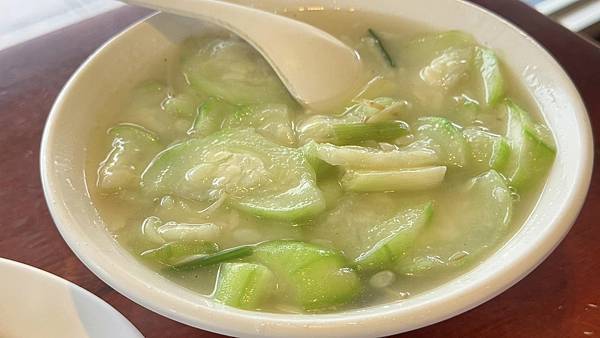 不小心走進的驚喜！快炒香氣滿滿，出餐速度超快，不知道吃什麼就