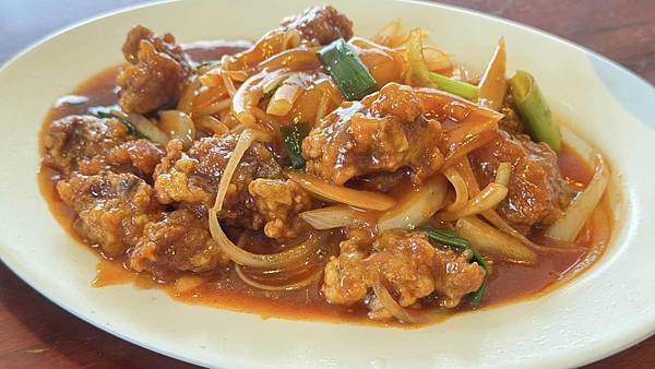 不小心走進的驚喜！快炒香氣滿滿，出餐速度超快，不知道吃什麼就