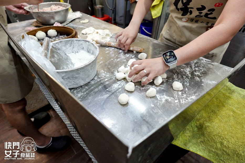 3延三夜市美食保記小籠包創始店手工小籠湯包酸辣湯.jpg