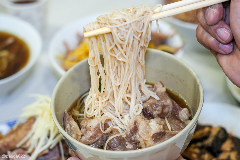 桃園中壢｜元鴨坊-益身當歸鴨(健行店)．大園人氣當歸鴨，中壢也能吃到！湯頭天天現熬～