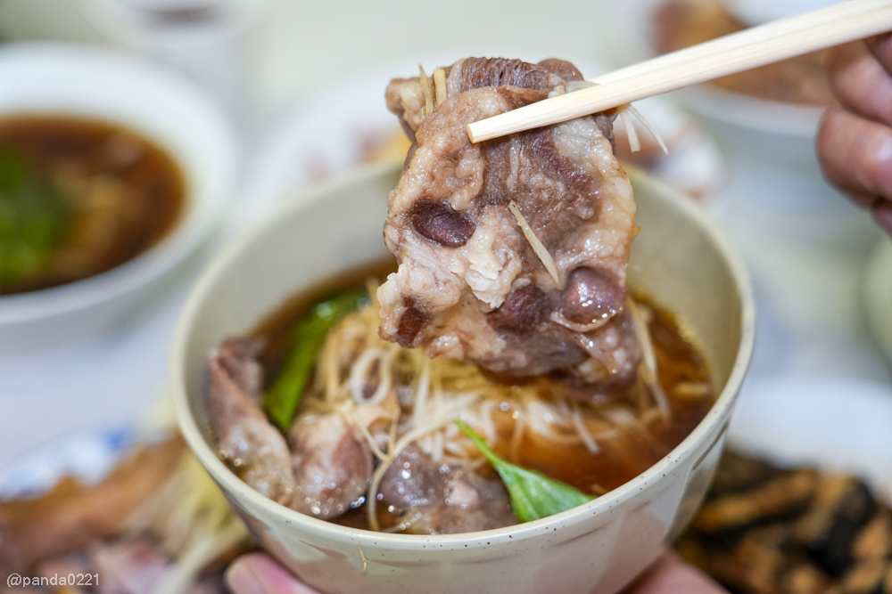 桃園中壢｜元鴨坊-益身當歸鴨(健行店)．大園人氣當歸鴨，中壢也能吃到！湯頭天天現熬～