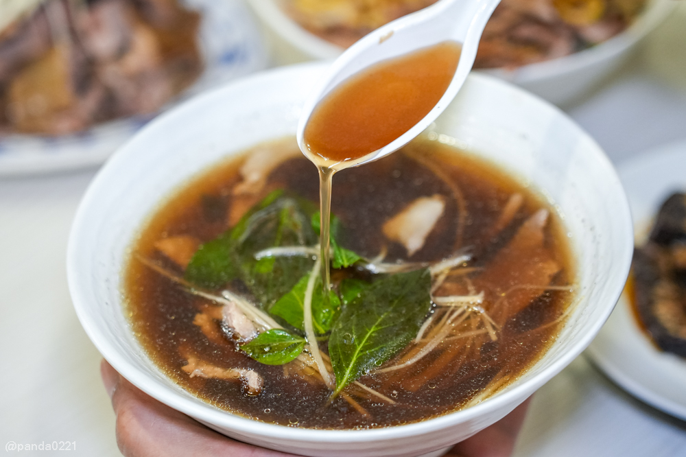 桃園中壢｜元鴨坊-益身當歸鴨(健行店)．大園人氣當歸鴨，中壢也能吃到！湯頭天天現熬～