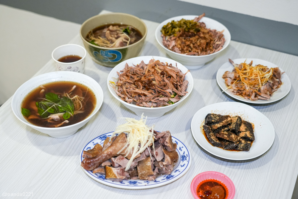 桃園中壢｜元鴨坊-益身當歸鴨(健行店)．大園人氣當歸鴨，中壢也能吃到！湯頭天天現熬～