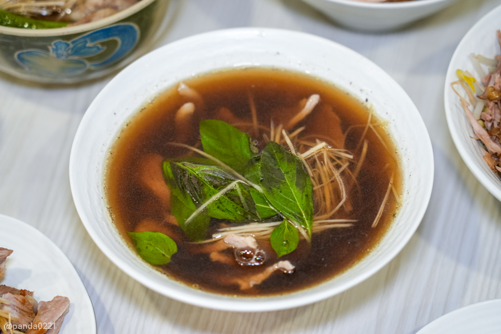 桃園中壢｜元鴨坊-益身當歸鴨(健行店)．大園人氣當歸鴨，中壢也能吃到！湯頭天天現熬～