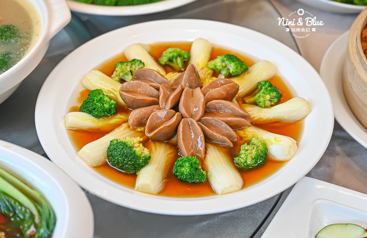 有20人大圓桌、包廂，大家庭聚餐也能同桌用餐啦！台中桌菜合菜推薦