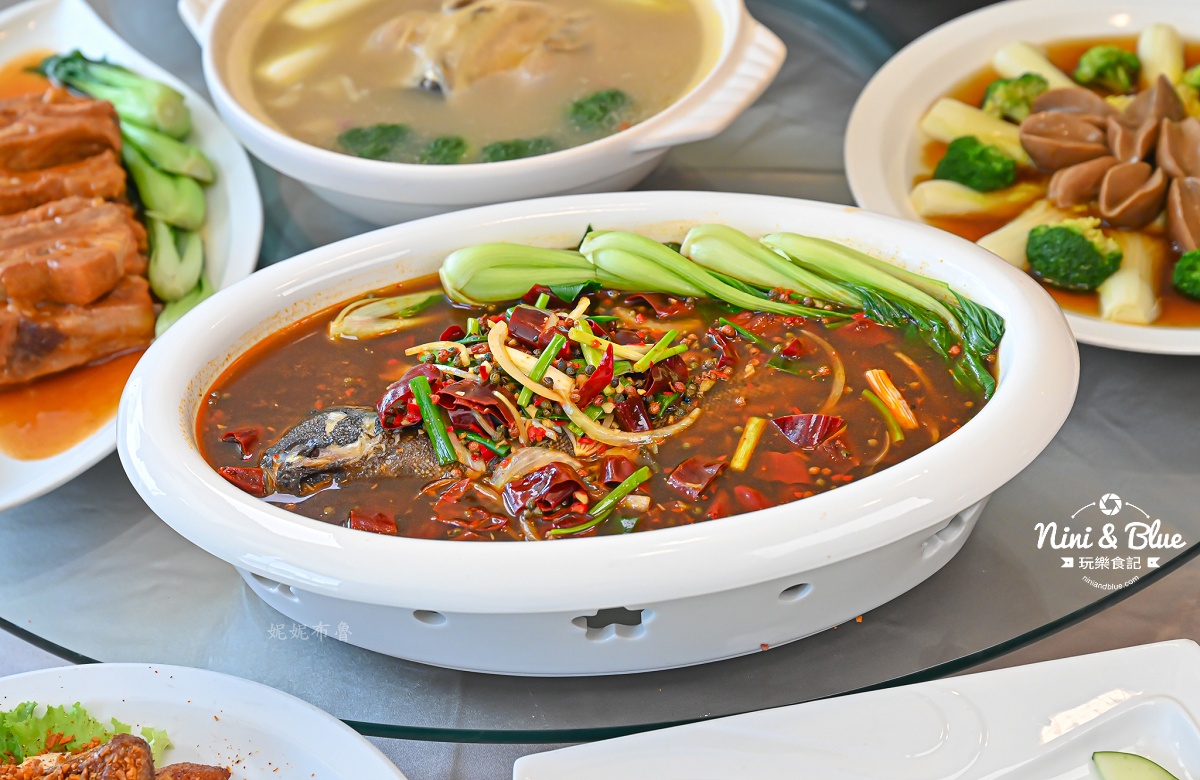 有20人大圓桌、包廂，大家庭聚餐也能同桌用餐啦！台中桌菜合菜推薦