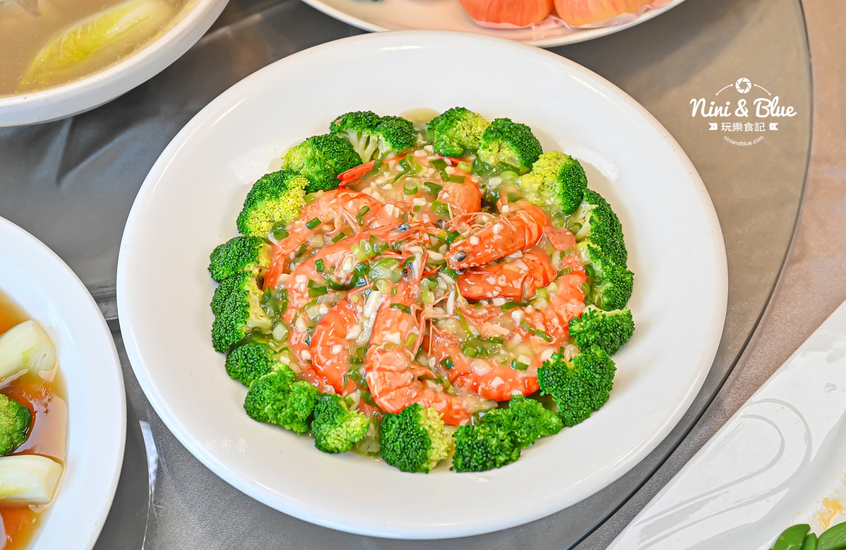 有20人大圓桌、包廂，大家庭聚餐也能同桌用餐啦！台中桌菜合菜推薦