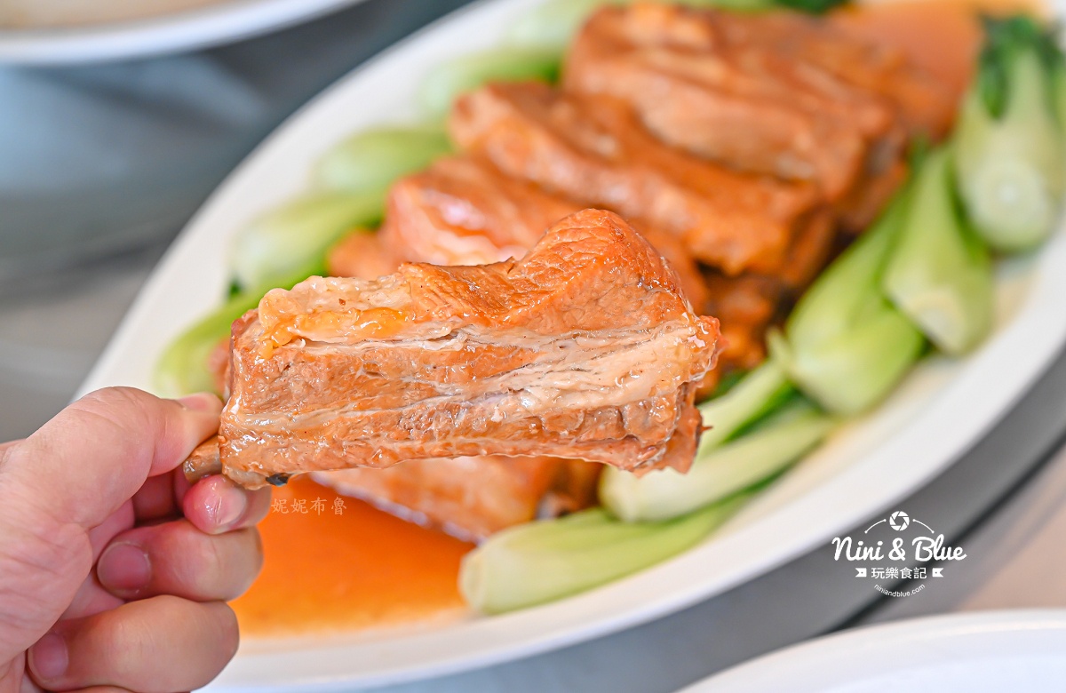 有20人大圓桌、包廂，大家庭聚餐也能同桌用餐啦！台中桌菜合菜推薦