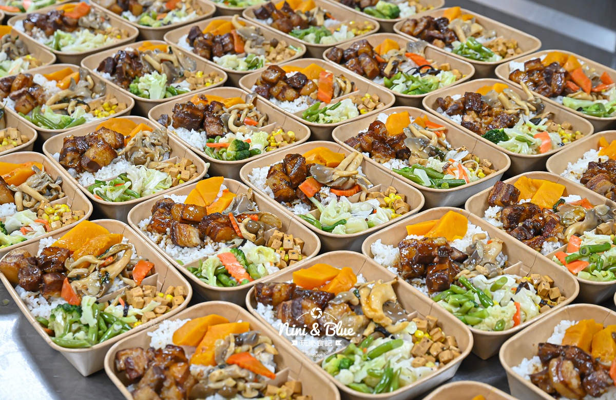 有20人大圓桌、包廂，大家庭聚餐也能同桌用餐啦！台中桌菜合菜推薦