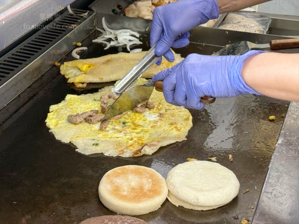 好初晨食-粉漿蛋餅 | 台中烏日早餐，古早味粉漿蛋餅好吃，口味又多種，純牛肉滿福堡吃起來也很過癮 @果果愛Fruitlove