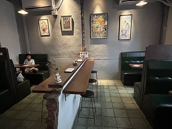 台南日式喫茶店推薦！燭日必吃漢堡排飯份量超乎想像，半熟蛋黃岩漿絕配。