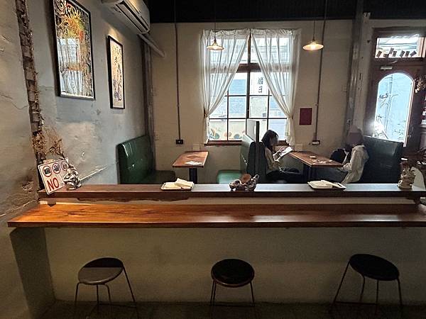 台南日式喫茶店推薦！燭日必吃漢堡排飯份量超乎想像，半熟蛋黃岩漿絕配。