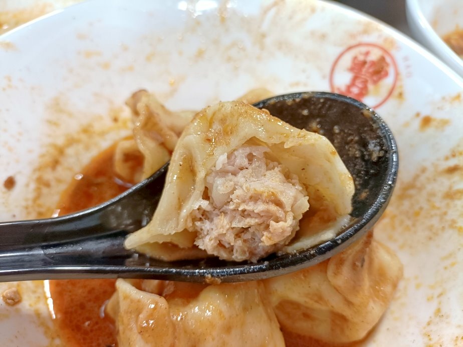 不用再跑三峽！喙蘴號三峽老虎麵樹林新分店，招牌乾辣麵老虎醬加爆。