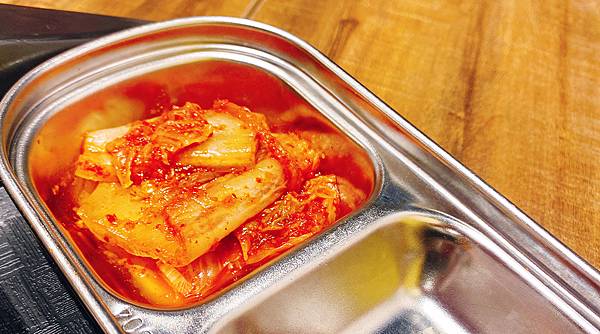 台北信義商圈A13美食地下街【SAIKABO小廚】韓國旬彩料理,府山豬肉湯、海鮮豆腐鍋、海鮮煎餅、鐵板豬肉、炒碼麵,滿滿感受到嫁到日本的韓國妻子對家鄉的思念│台北韓式料理推薦-26.jpg