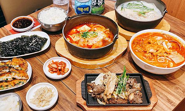 台北信義商圈A13美食地下街【SAIKABO小廚】韓國旬彩料理,府山豬肉湯、海鮮豆腐鍋、海鮮煎餅、鐵板豬肉、炒碼麵,滿滿感受到嫁到日本的韓國妻子對家鄉的思念│台北韓式料理推薦-17.jpg