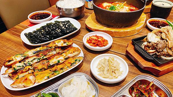 台北信義商圈A13美食地下街【SAIKABO小廚】韓國旬彩料理,府山豬肉湯、海鮮豆腐鍋、海鮮煎餅、鐵板豬肉、炒碼麵,滿滿感受到嫁到日本的韓國妻子對家鄉的思念│台北韓式料理推薦-42.jpg