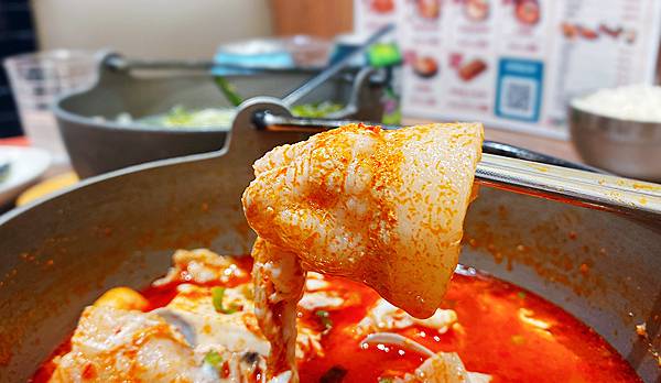 台北信義商圈A13美食地下街【SAIKABO小廚】韓國旬彩料理,府山豬肉湯、海鮮豆腐鍋、海鮮煎餅、鐵板豬肉、炒碼麵,滿滿感受到嫁到日本的韓國妻子對家鄉的思念│台北韓式料理推薦-37.jpg