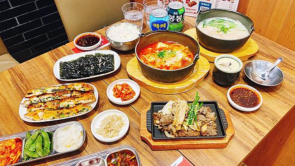 台北信義商圈A13美食地下街【SAIKABO小廚】韓國旬彩料理,府山豬肉湯、海鮮豆腐鍋、海鮮煎餅、鐵板豬肉、炒碼麵,滿滿感受到嫁到日本的韓國妻子對家鄉的思念│台北韓式料理推薦-12.jpg