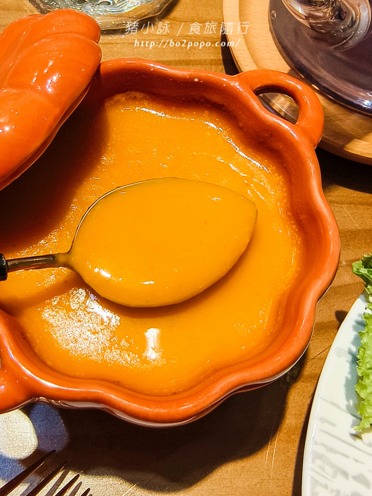 高雄岡山Wowの店貓頭鷹咖啡廳!必吃招牌法式緞帶可頌,北歐風情優雅午茶體驗。