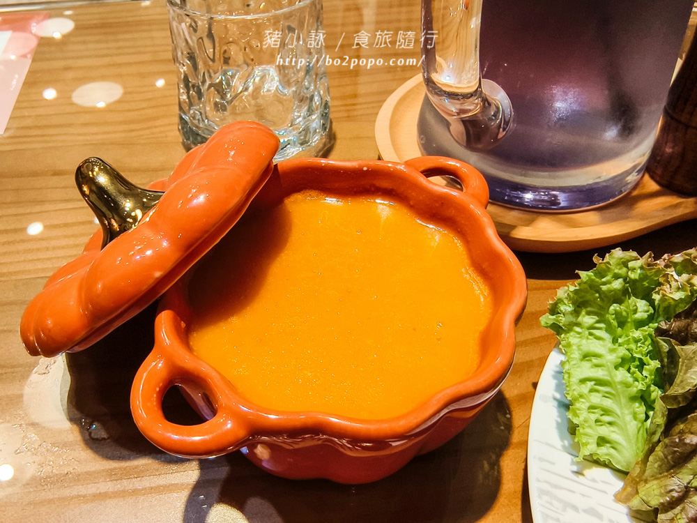 高雄岡山Wowの店貓頭鷹咖啡廳!必吃招牌法式緞帶可頌,北歐風情優雅午茶體驗。