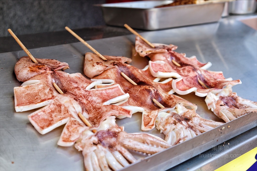 白沙屯財老爹碳烤 | 苗栗通霄碳烤,白沙屯烤香腸,一週只有開2天,香腸口味多種選擇,還有烤玉米、大魷魚、七里香 @果果愛Fruitlove 白沙屯財老爹碳烤 | 苗栗通霄碳烤,白沙屯烤香腸,一週只有開2天,香腸口味多種選擇,還有烤玉米、大魷魚、七里香 @果果愛Fruitlove