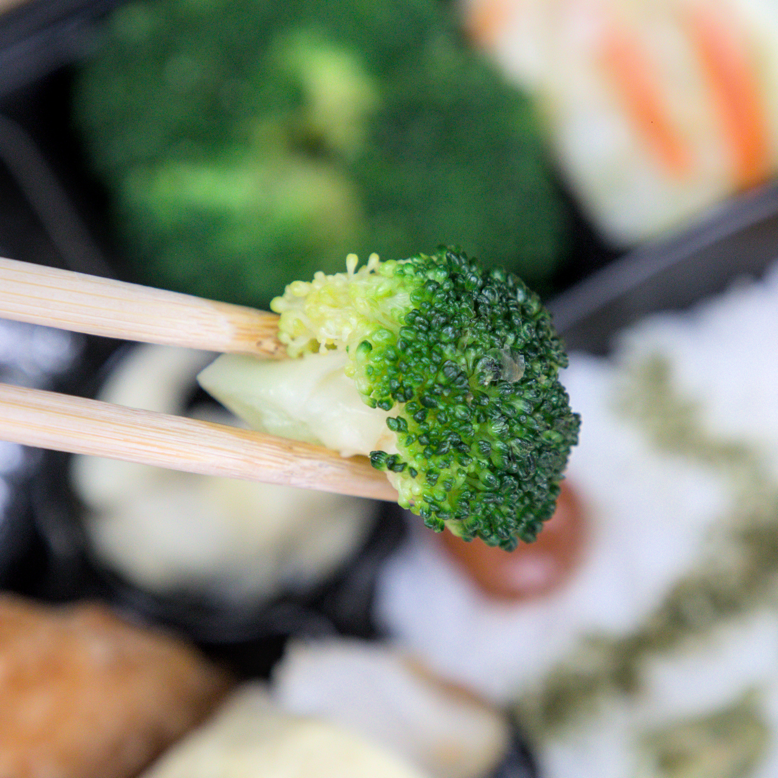 紅蕃茄便當,清脆香甜的台灣高麗菜 紅蕃茄便當的台灣高山尖頭高麗菜近照,口感清脆香甜,用料實在,是便當美味的關鍵配菜之一。