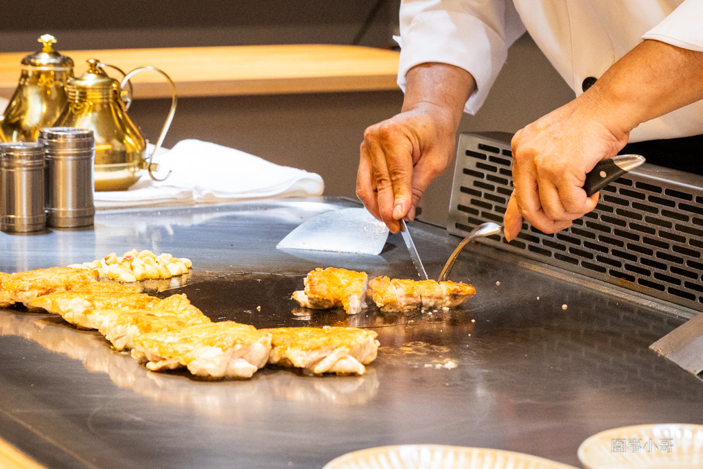 桃園大園青埔美食推薦-海童鐵板料亭，嚴選的食材遇上身懷絕技的主廚，一道道美味的鐵板料理讓人心滿意足。 @圍事小哥的幸福相框