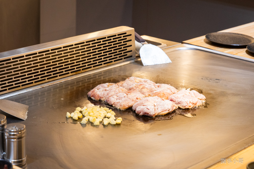 桃園大園青埔美食推薦-海童鐵板料亭，嚴選的食材遇上身懷絕技的主廚，一道道美味的鐵板料理讓人心滿意足。 @圍事小哥的幸福相框