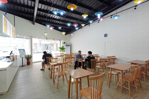 桃園市桃園區高CP值海陸雙享受！直送海鮮配30隻嫩雞燉的爽口湯頭，真的太絕了！南平路金小蔥雞湯米粉，痛風鍋、鐵板飯、海鮮米粉/麵線、外帶炸雞