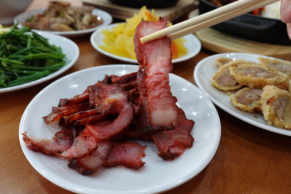 桃園市桃園區高CP值海陸雙享受！直送海鮮配30隻嫩雞燉的爽口湯頭，真的太絕了！南平路金小蔥雞湯米粉，痛風鍋、鐵板飯、海鮮米粉/麵線、外帶炸雞