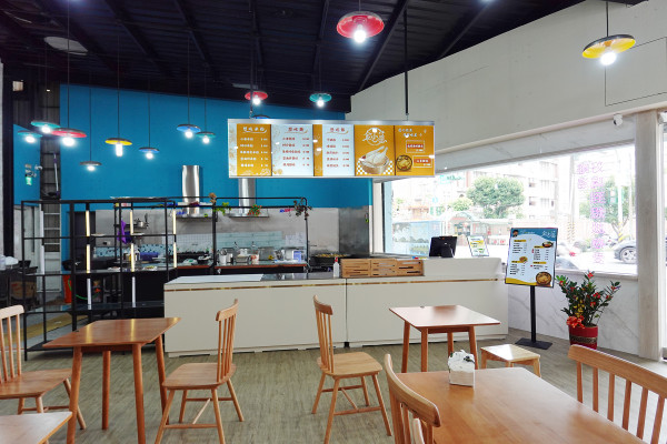 桃園市桃園區高CP值海陸雙享受！直送海鮮配30隻嫩雞燉的爽口湯頭，真的太絕了！南平路金小蔥雞湯米粉，痛風鍋、鐵板飯、海鮮米粉/麵線、外帶炸雞