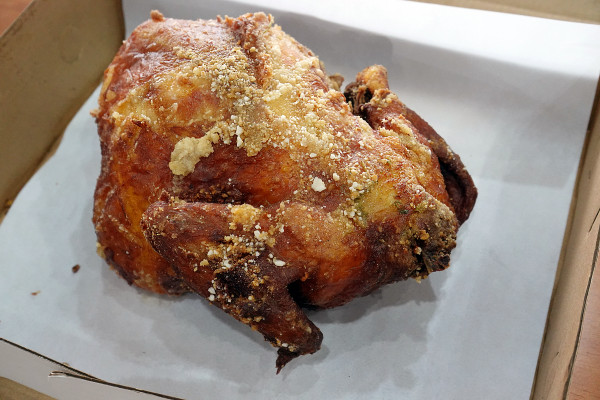 桃園市桃園區高CP值海陸雙享受！直送海鮮配30隻嫩雞燉的爽口湯頭，真的太絕了！南平路金小蔥雞湯米粉，痛風鍋、鐵板飯、海鮮米粉/麵線、外帶炸雞