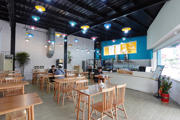 桃園市桃園區高CP值海陸雙享受！直送海鮮配30隻嫩雞燉的爽口湯頭，真的太絕了！南平路金小蔥雞湯米粉，痛風鍋、鐵板飯、海鮮米粉/麵線、外帶炸雞