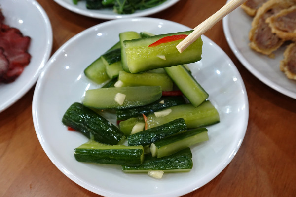 桃園市桃園區高CP值海陸雙享受！直送海鮮配30隻嫩雞燉的爽口湯頭，真的太絕了！南平路金小蔥雞湯米粉，痛風鍋、鐵板飯、海鮮米粉/麵線、外帶炸雞