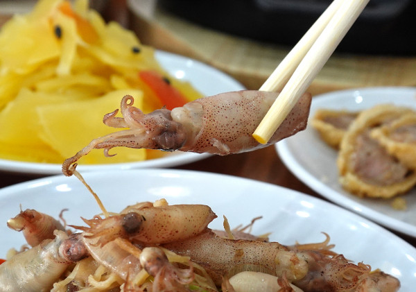 桃園市桃園區高CP值海陸雙享受！直送海鮮配30隻嫩雞燉的爽口湯頭，真的太絕了！南平路金小蔥雞湯米粉，痛風鍋、鐵板飯、海鮮米粉/麵線、外帶炸雞