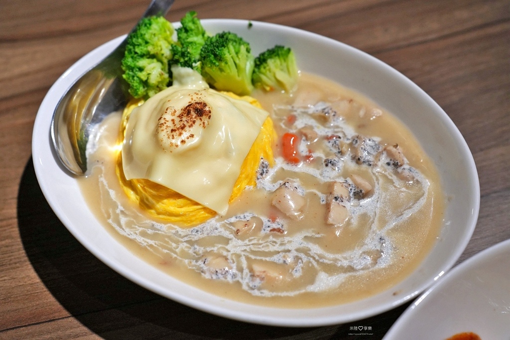 竹北-軟蛋醬蛋包飯專門製作所(竹北店)✓各種醬汁等你來嚐鮮