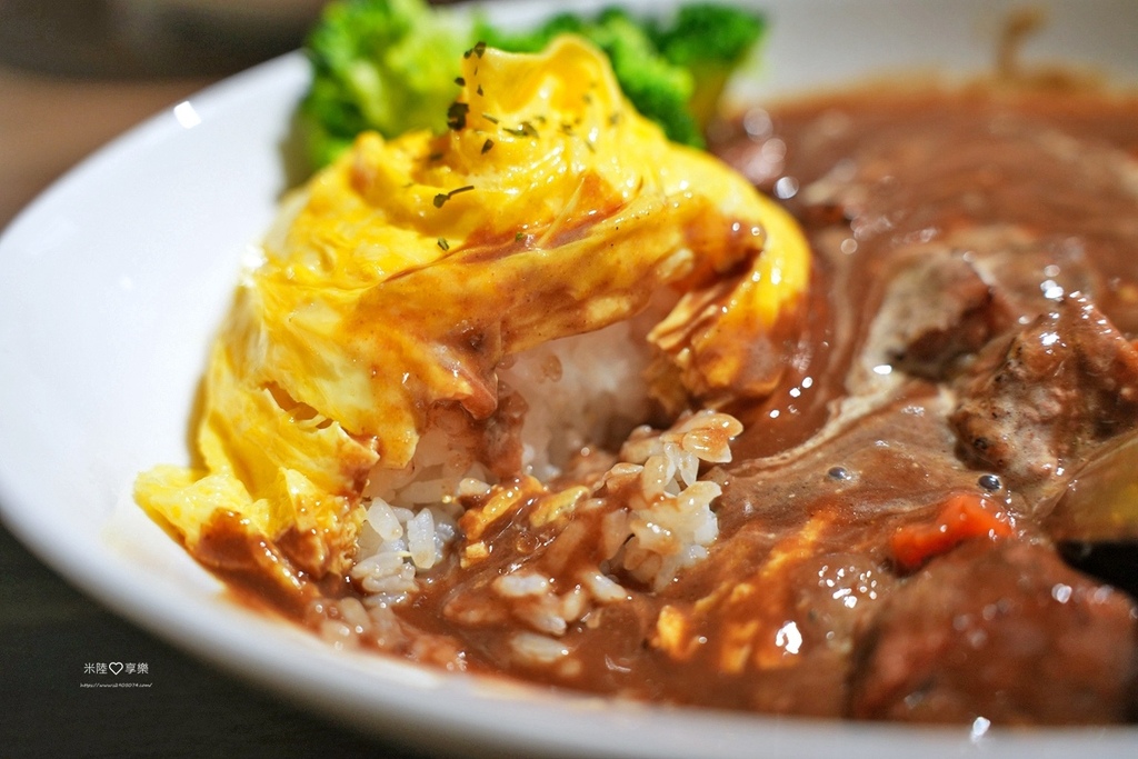 竹北-軟蛋醬蛋包飯專門製作所(竹北店)✓各種醬汁等你來嚐鮮