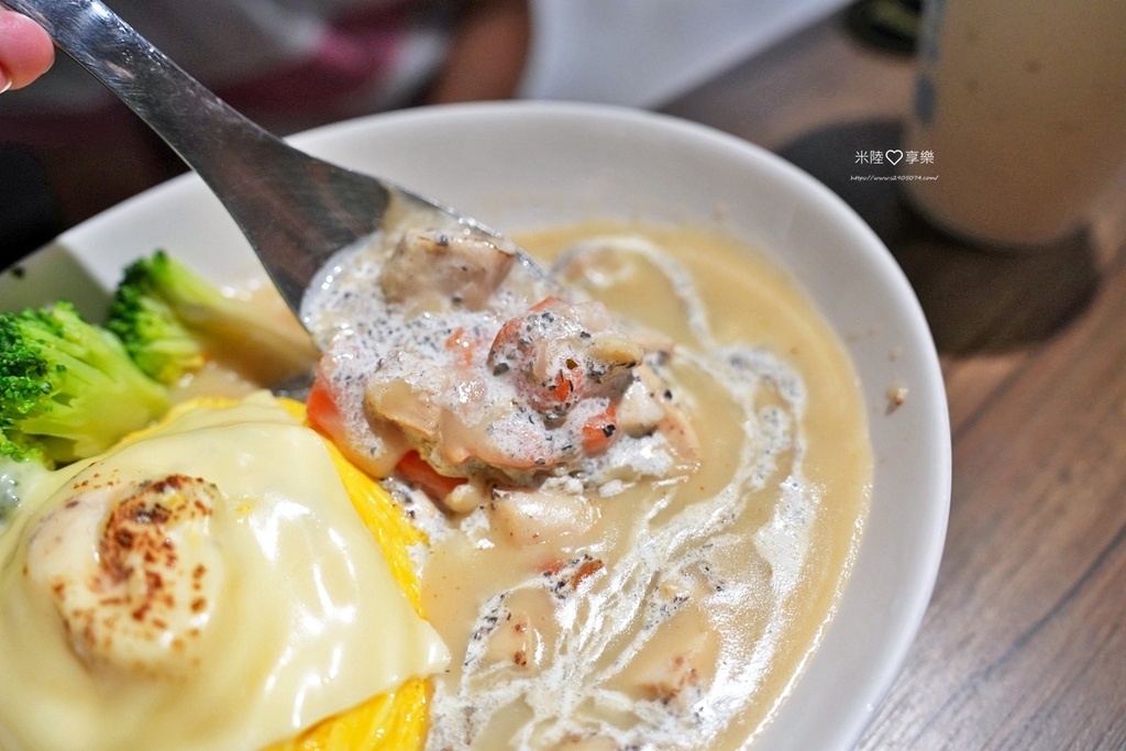 竹北-軟蛋醬蛋包飯專門製作所(竹北店)✓各種醬汁等你來嚐鮮