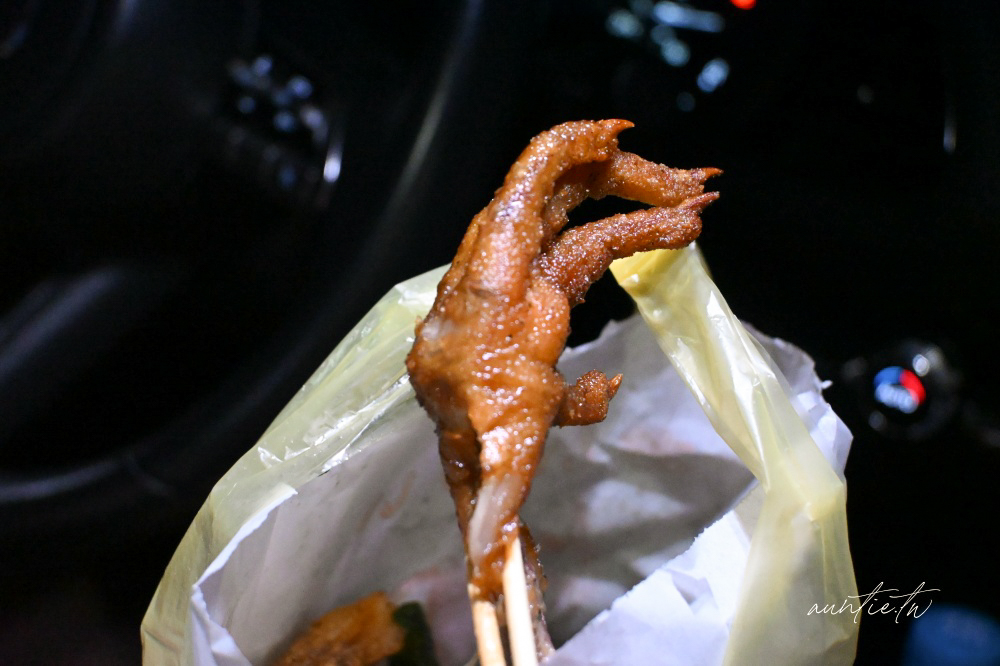 彰化鹹酥雞只吃這家！和美市場最強阿發鹹酥雞米血、甜不辣，排隊也要吃。