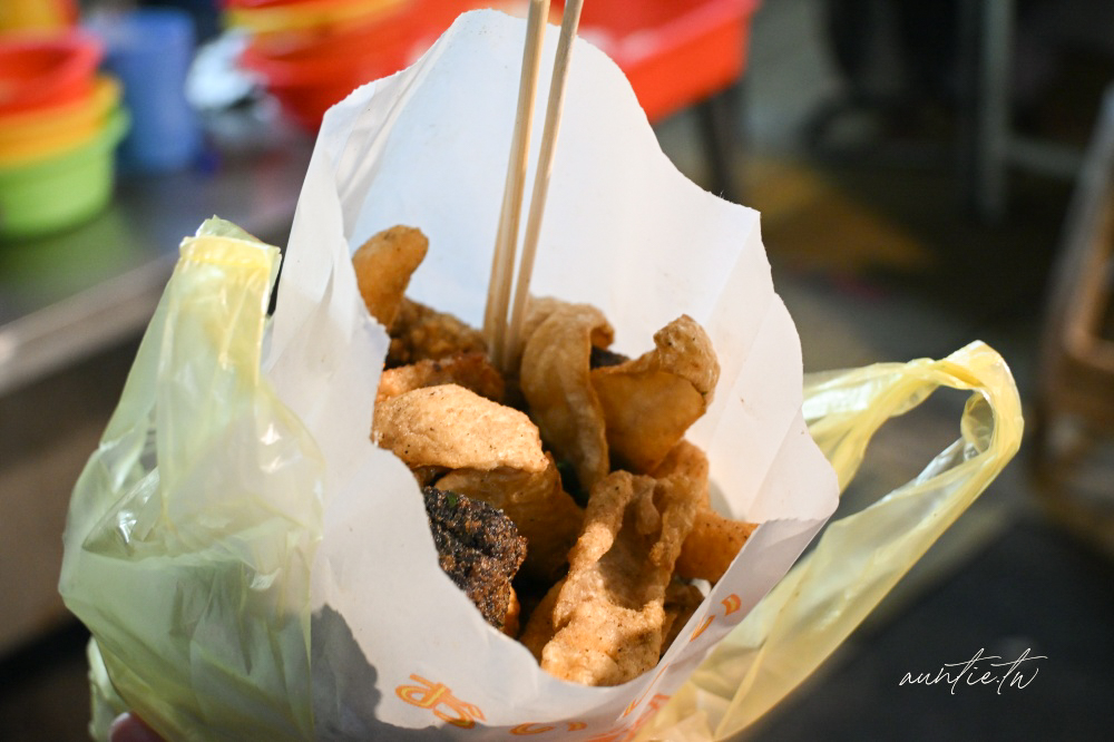 彰化鹹酥雞只吃這家！和美市場最強阿發鹹酥雞米血、甜不辣，排隊也要吃。