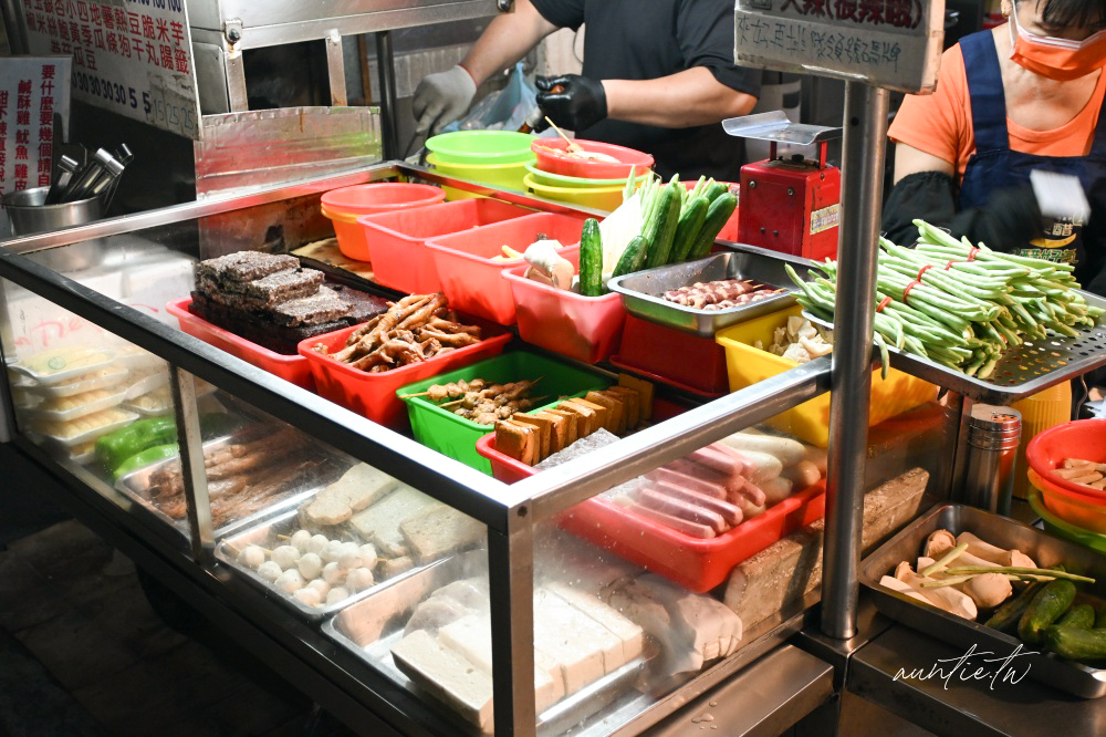 彰化鹹酥雞只吃這家！和美市場最強阿發鹹酥雞米血、甜不辣，排隊也要吃。