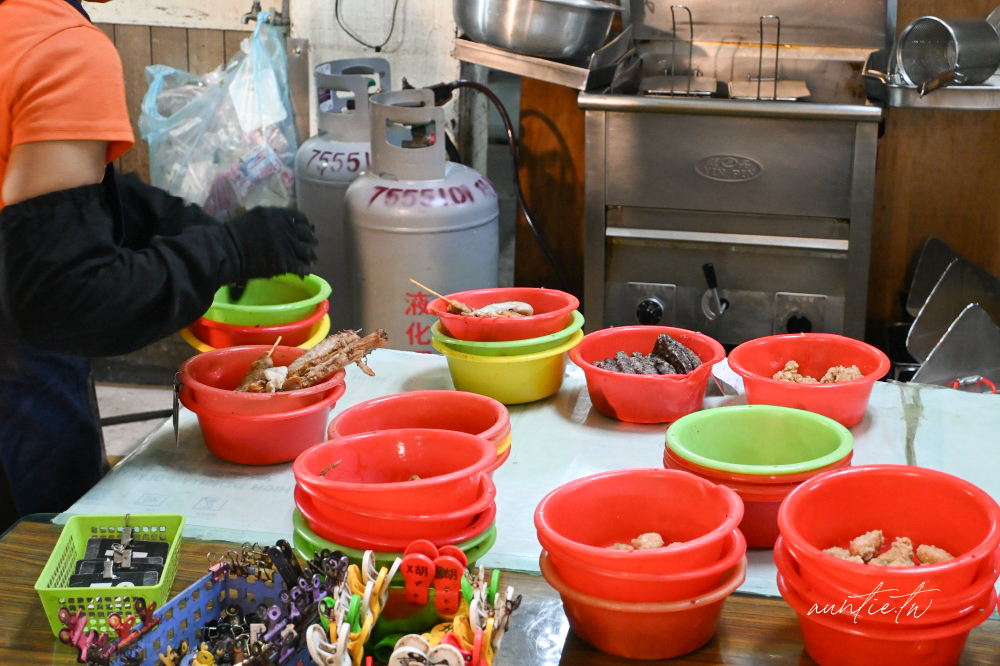 彰化鹹酥雞只吃這家！和美市場最強阿發鹹酥雞米血、甜不辣，排隊也要吃。