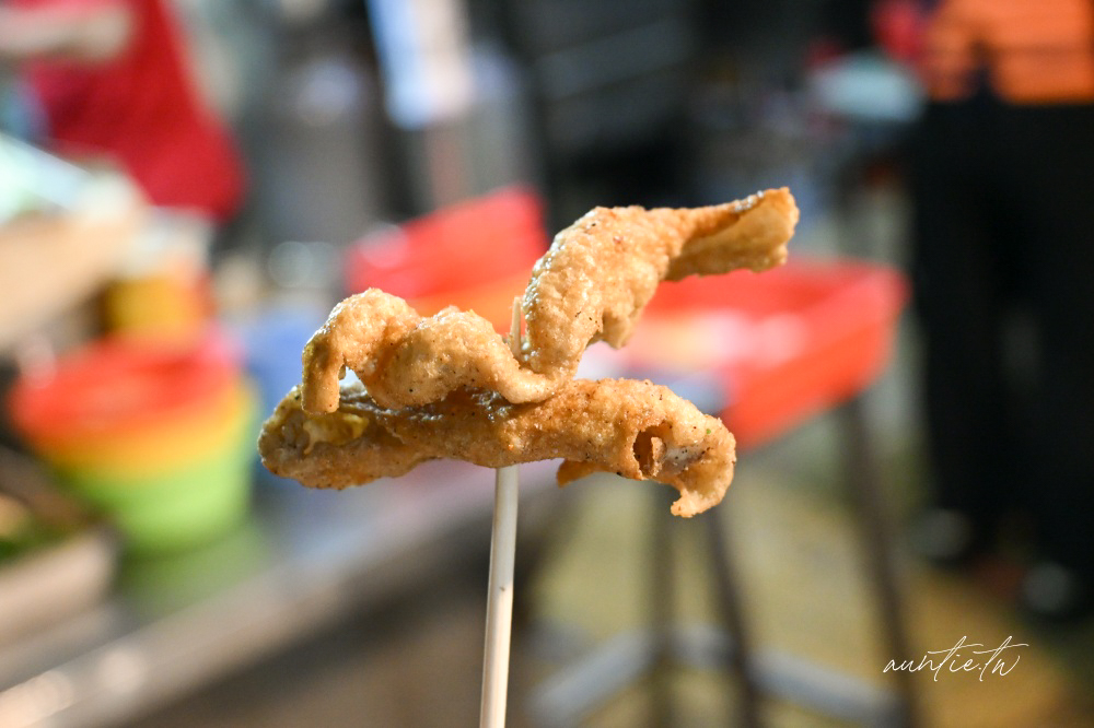 彰化鹹酥雞只吃這家！和美市場最強阿發鹹酥雞米血、甜不辣，排隊也要吃。