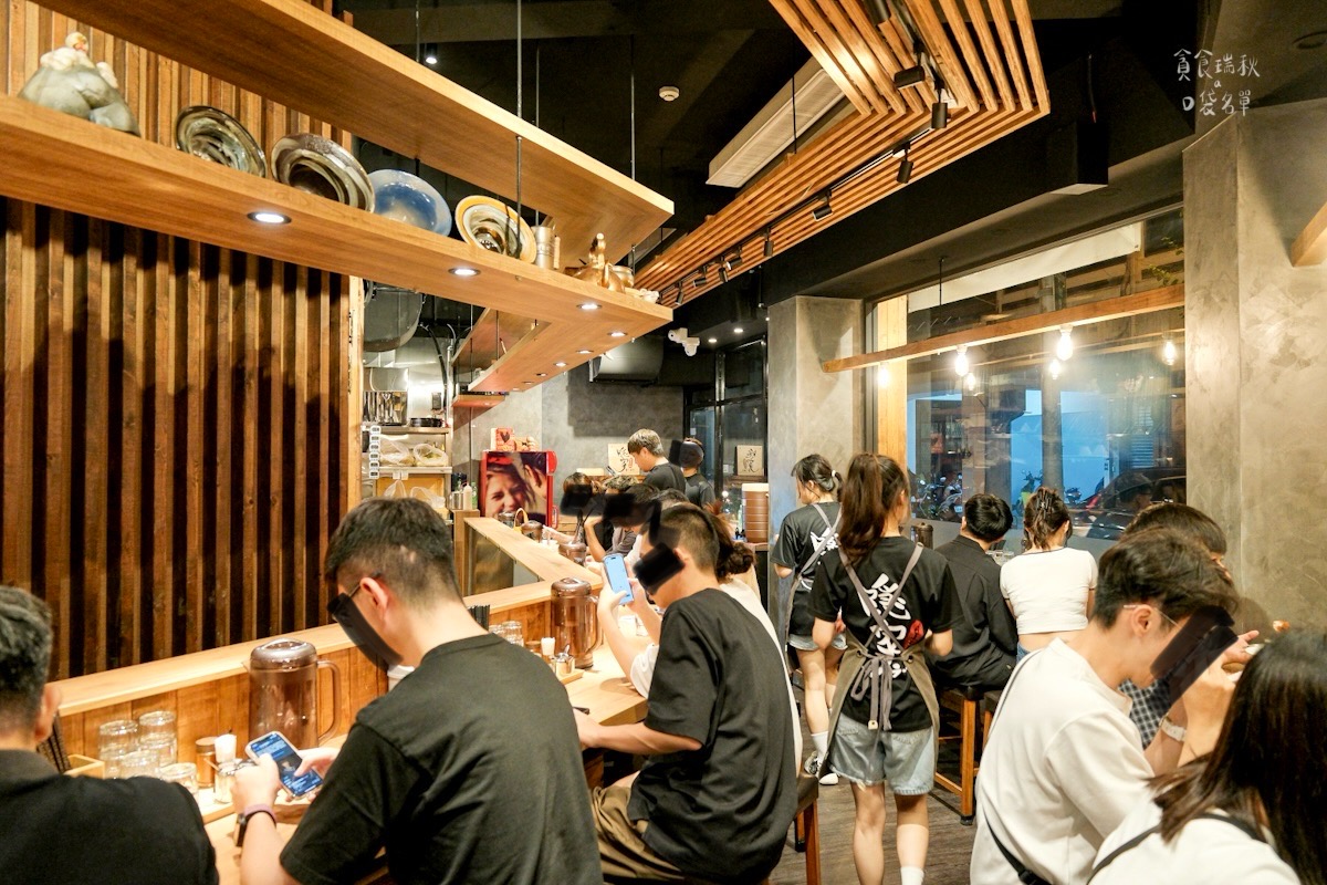 台中西屯｜台北人氣拉麵插旗台中！限定炭燒飛魚白湯拉麵鮮味滿滿｜隱家拉麵 台中精明店