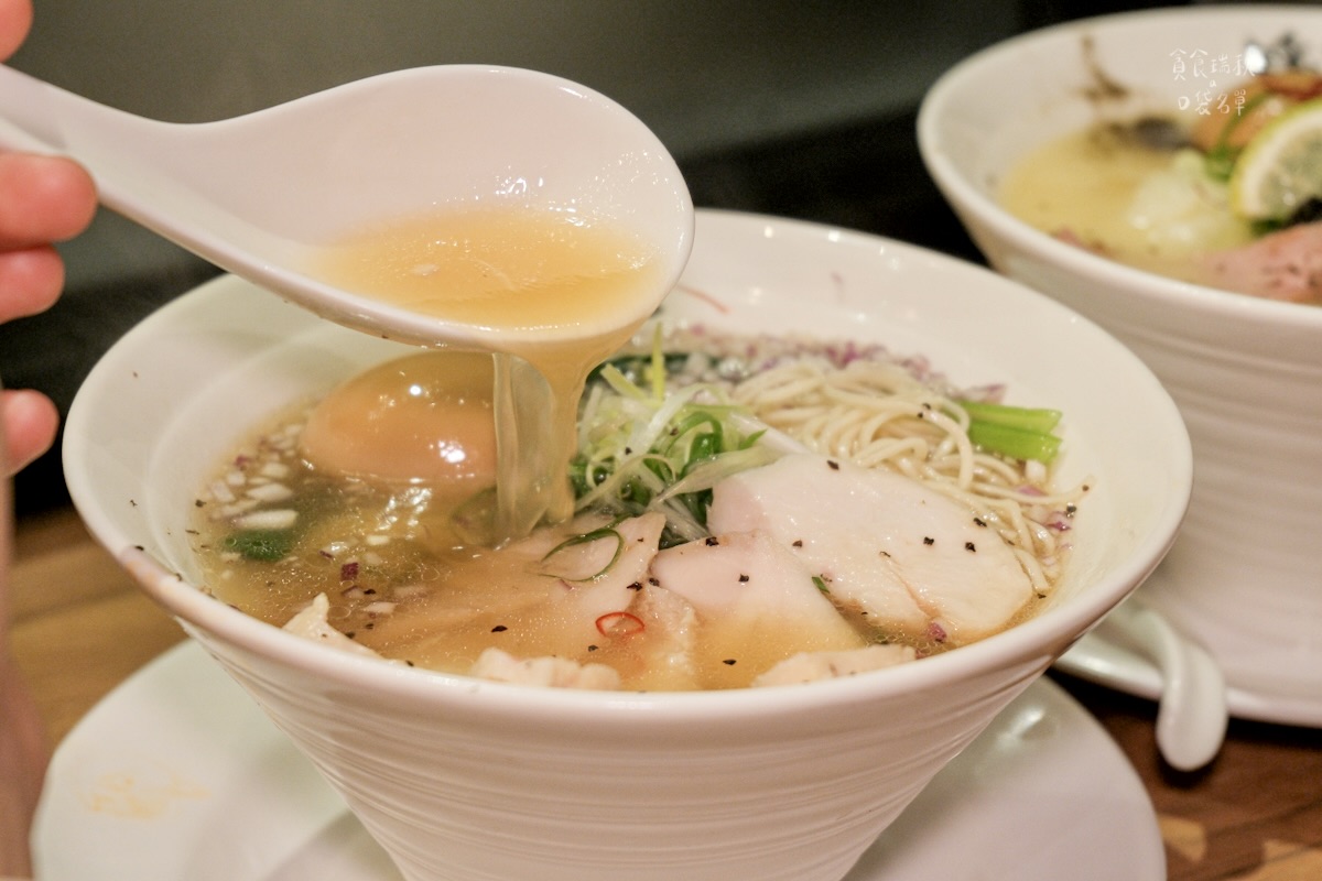 台中西屯｜台北人氣拉麵插旗台中！限定炭燒飛魚白湯拉麵鮮味滿滿｜隱家拉麵 台中精明店