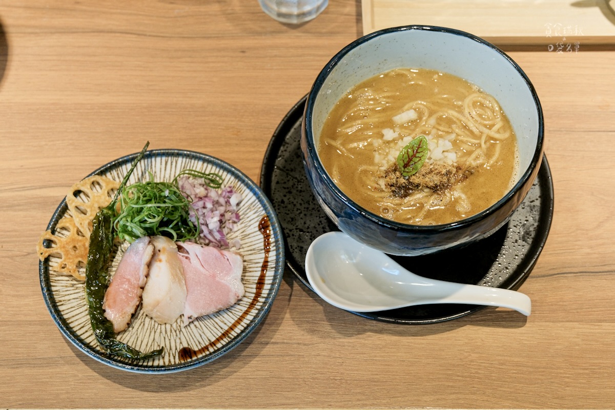 台中西屯｜台北人氣拉麵插旗台中！限定炭燒飛魚白湯拉麵鮮味滿滿｜隱家拉麵 台中精明店