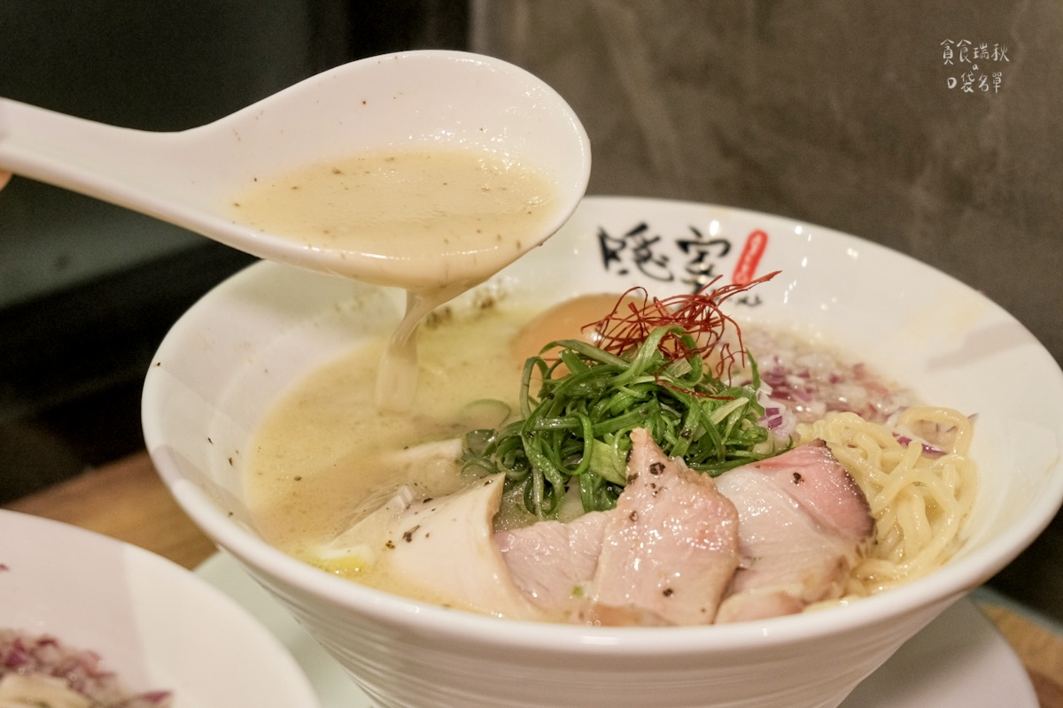 台中西屯｜台北人氣拉麵插旗台中！限定炭燒飛魚白湯拉麵鮮味滿滿｜隱家拉麵 台中精明店